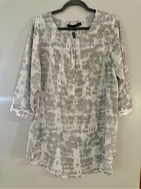 Rose & Olive Grey White Tie Dye Pleated Tunic Blouse - 1X